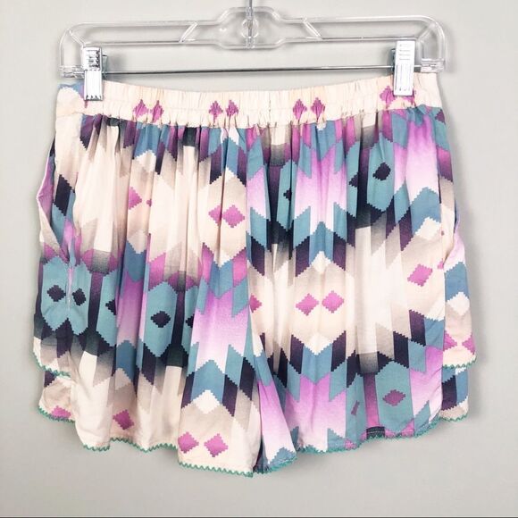 KENDALL & KYLIE | Tribal Shorts Pink Purple Medium - Picture 4 of 5